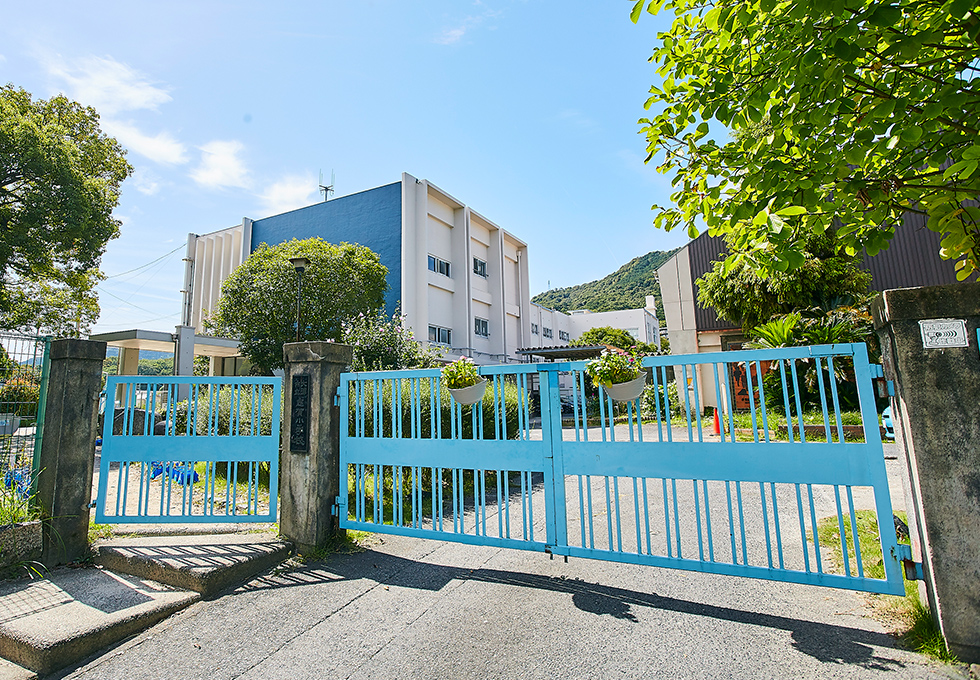 大津市立志賀小学校（徒歩25分／現地より約2,000m）